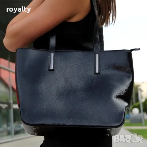 Дамска чанта - черен лак 