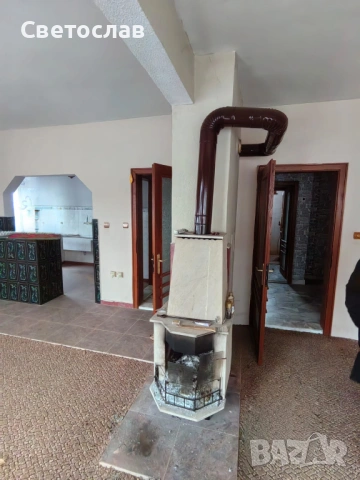 Собственик ПРОДАВА 4 етажна къща с двор и гараж в ПРОВАДИЯ център, снимка 4 - Къщи - 53136472