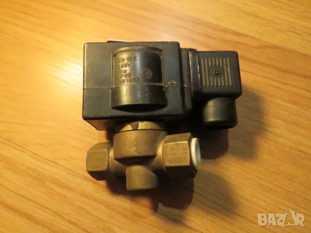 Български електромагнет вентил 1/4 захранване  24 волта право  15 вата ЗИТА -Русе.
