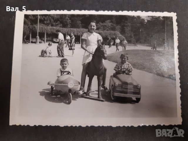 Стара детска кола , коли с педали - снимка , фотография в Антикварни и ...