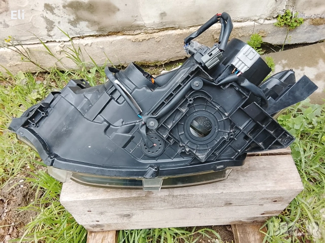 Десен фар за Mitsubishi Outlander   2013г., снимка 8 - Части - 54094684