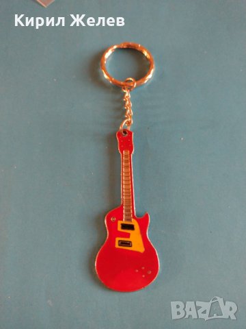 Ефектен ключодържател червена китара цветен емайл перфектна-12428, снимка 1 - Други - 30892050