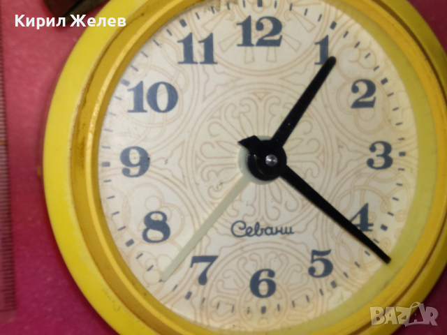 СЕВАНИ Стар РЯДЪК КОЛЕКЦИОНЕРСКИ РУСКИ БУДИЛНИК МЕХАНИЧЕН НАСТОЛЕН ЧАСОВНИК СЕВАНИ СССР 43709, снимка 4 - Антикварни и старинни предмети - 44549035