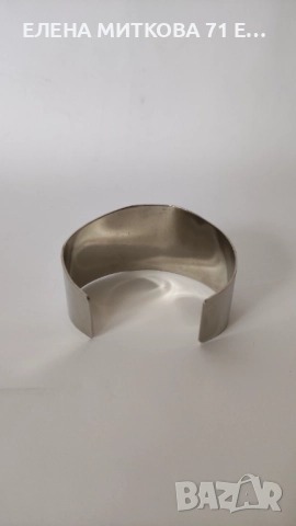 Широка гравирана гривна от сребрист метал, снимка 3 - Гривни - 52369307