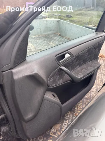 Предна дясна черна врата Мерцедес W203 C class Mercedes , снимка 3 - Части - 49313844