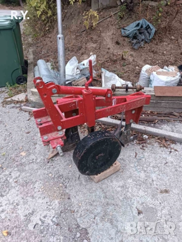 Продавам плугове за малък трактор 