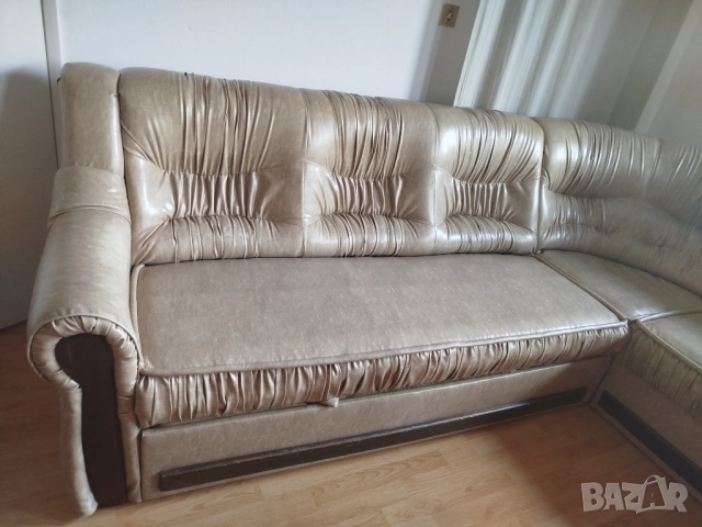 Кожен диван 