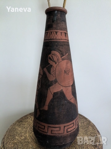 Ваза вдъхновена от античното изкуство в древногръцки стил с военни сцени. , снимка 3 - Вази - 53250512