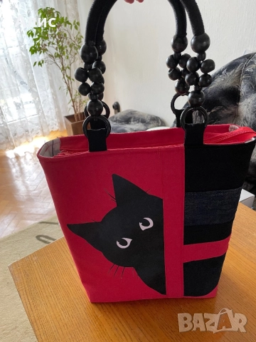 Любопитна котка