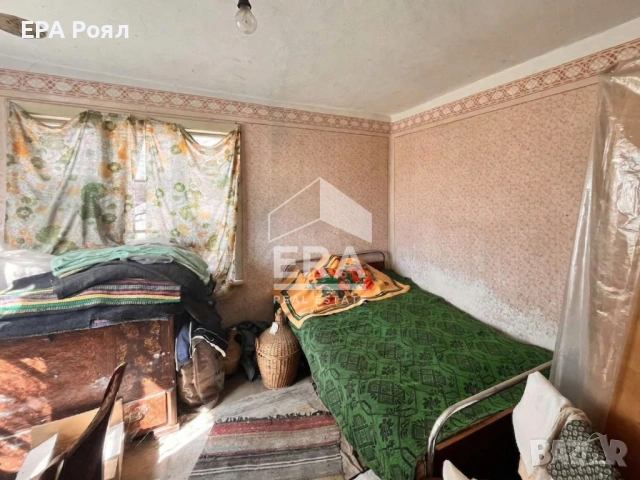 ЕКСКЛУЗИВНО: Имот с огромен потенциал в с. Табачка!, снимка 10 - Къщи - 54038810