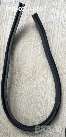 Уплътнение предно стъкло Фолксваген Голф 5 VW Golf, снимка 2 - Части - 50062726