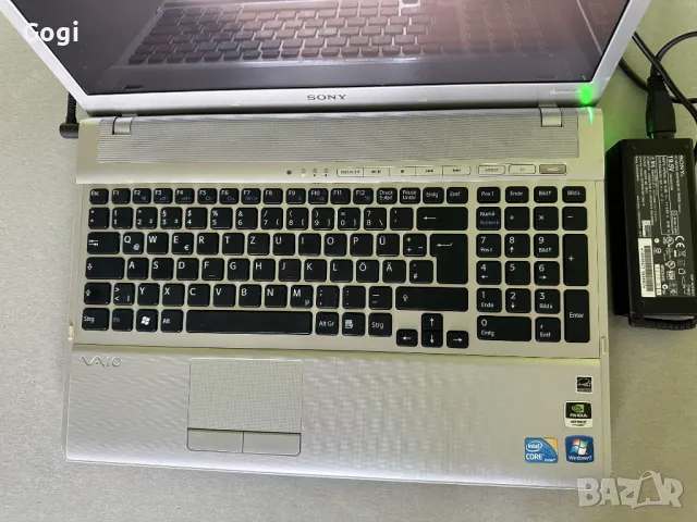 Лаптоп Sony Vaio PCG-81213M - 16.4" (1600х900), снимка 3 - Лаптопи за дома - 49137913