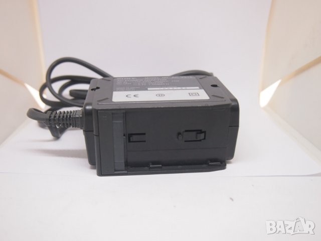 Оригинално зарядно Sony AC-V515 за батерии от серия NP-F, снимка 2 - Батерии, зарядни - 37442456
