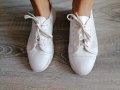 бели обувки естествена кожа