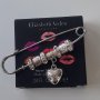 Червило Elizabeth Arden Tropical Escape Sheer Kiss Lip Oil + подарък брошка, снимка 1 - Декоративна козметика - 38065995