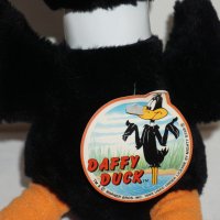 Vintage Оригинална Плюшена Играчка Daffy Duck Warner Bros Looney Toons Made in Korea от 1988г, снимка 3 - Колекции - 42509557