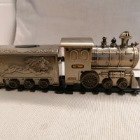 Уникален Vintage JS 1926 Old Train метален парен локомотив и вагон върху пластмасови железопътни рел, снимка 1 - Колекции - 44390110