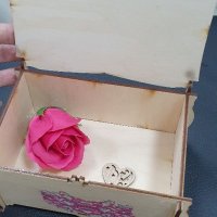 Дървена кутия за "съкровища " с дървено сърчице и ароматно сапунено цвете , снимка 11 - Романтични подаръци - 39876841