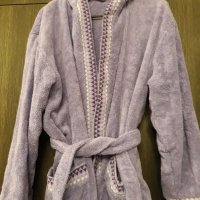 Кралски халат най-високо качество - хладко лилаво със стилна шевица, снимка 7 - Други - 39217671