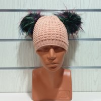 Нова зимна розова дамска шапка с 2 цветни помпона/пуха , снимка 2 - Шапки - 30961836