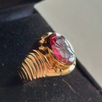 Златен пръстен 14к с гема(камея)изработена на натурален рубин., снимка 3 - Пръстени - 44478917