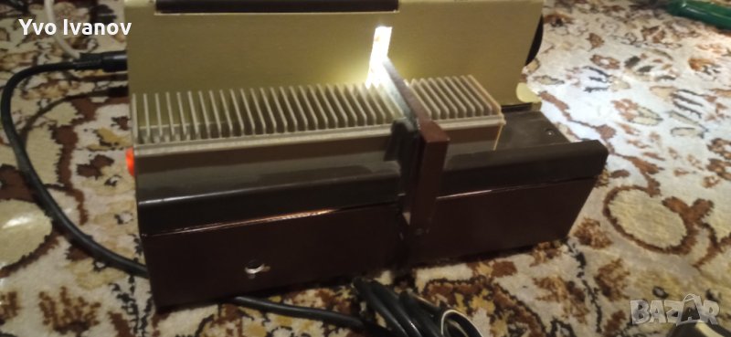 Прожекционен апарат за диапозитиви с дистанционно, снимка 1