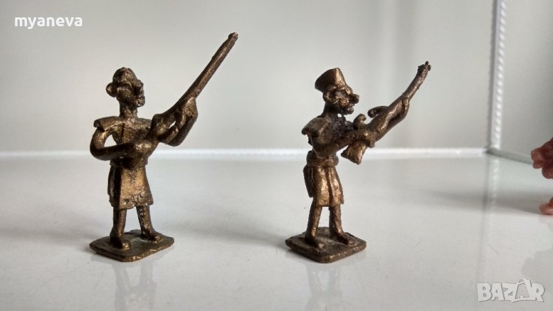 Бронзови фигурки на ловджии. , снимка 1