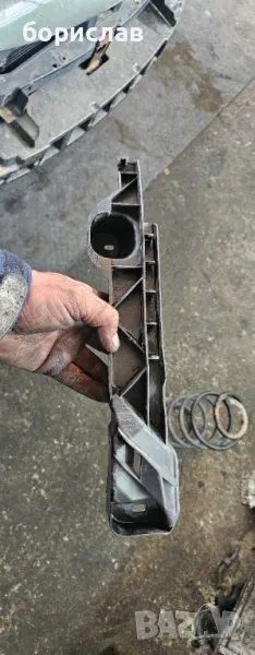 Дясна основа под фара за Фолксваген голф 5 , снимка 1