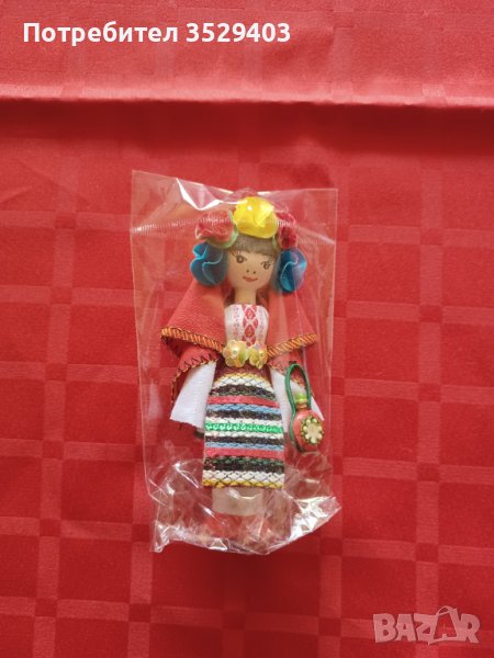 Ръчно изработени сувенири кукли с национални носии и розово масло , снимка 1