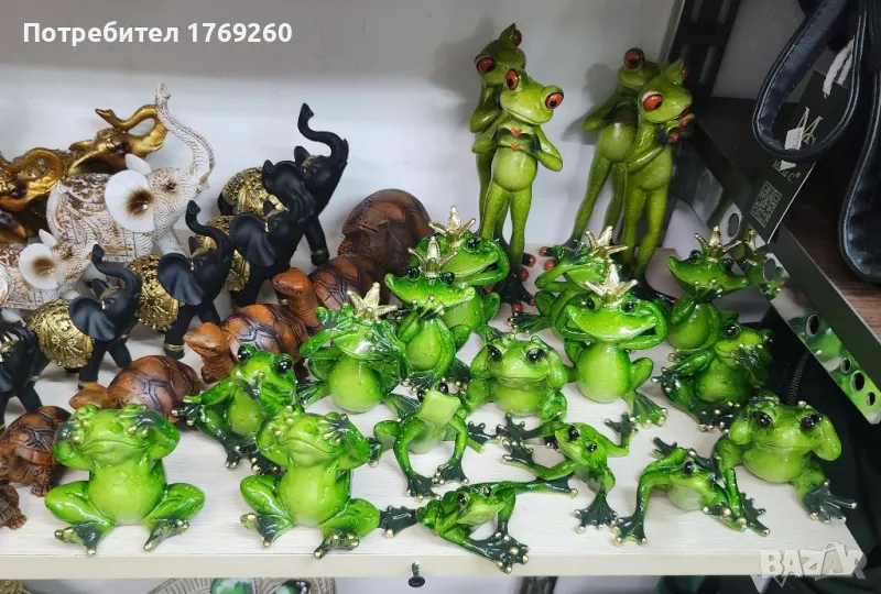 продавам различни  фигурки модели жаби!, снимка 1