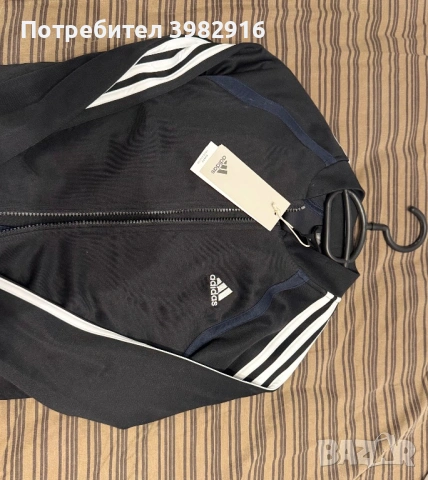 Екип Adidas с етикет 