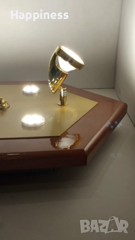 Лампа за таван с метални лунички въртящи и дървена рамка , снимка 8 - Лампи за таван - 52229805