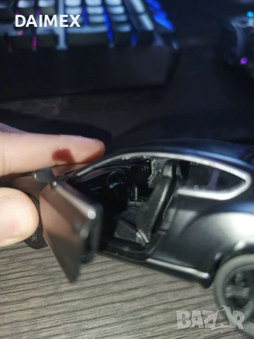 Bentley Continental V8 - мащаб 1:36, снимка 2 - Колекции - 53969806