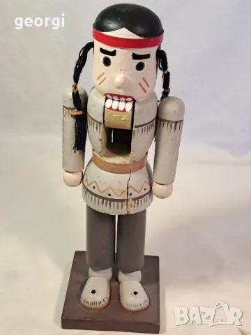 дървена статуетка индианец лешникотрошач  23/3