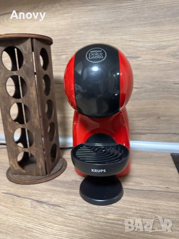 Кафе машина Dolce Gusto Piccolo XS + стойка – 50€, снимка 3 - Други - 54020811
