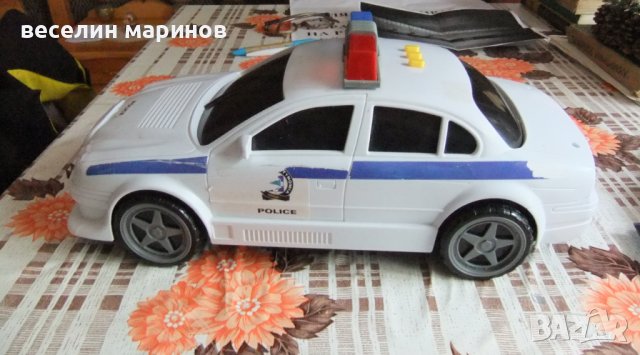 Продавам детска играчка полицейска кола  със сигнални светлини и звук