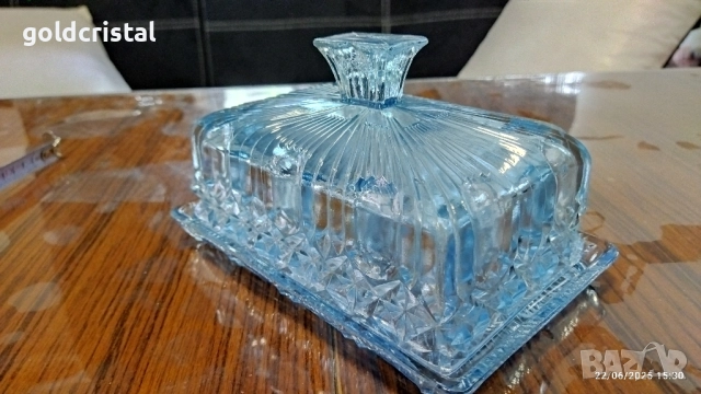 Стар стъклен съд за масло 