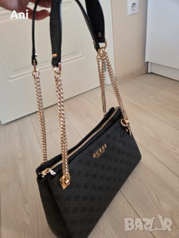 Оригинална дамска чанта GUESS 