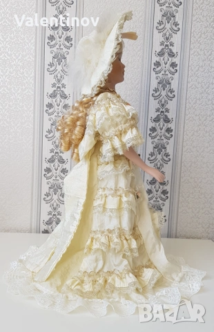 Порцеланова кукла със стойка , снимка 4 - Кукли - 54097307