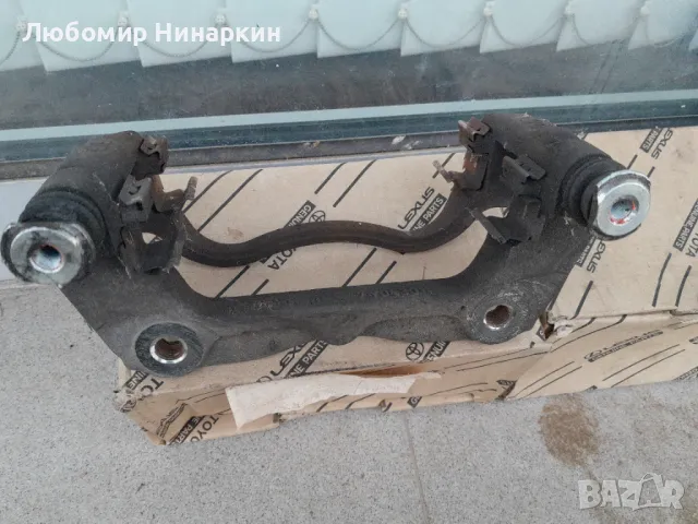 Toyota Комплект Задни спирачни дискове накладки с предни и задни държачи на апарата , снимка 12 - Части - 47709645