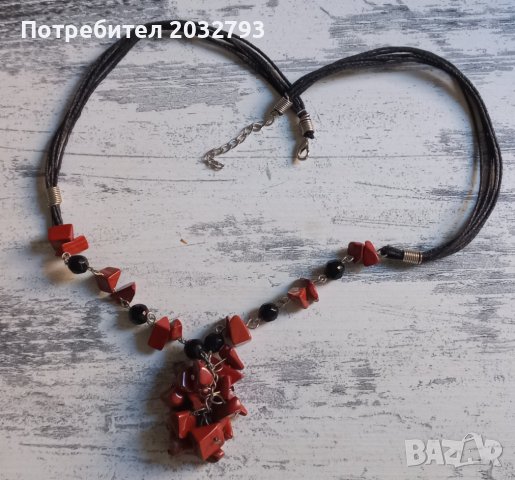 Комплект колие и обеци от полускъпоценни камъни