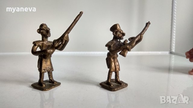 Бронзови фигурки на ловджии. 