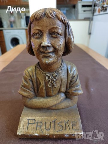 Бюст - скулптура от гипс., снимка 1