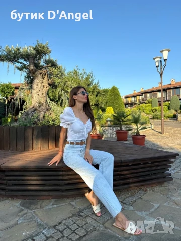 Кокетна блуза в бяло с къдрички, снимка 3 - Корсети, бюстиета, топове - 50786996