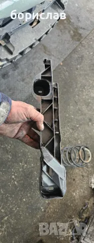 Дясна основа под фара за Фолксваген голф 5 