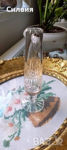 Малка кристална вазичка 🍀, снимка 4 - Антикварни и старинни предмети - 52790458
