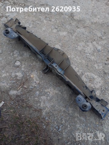 Греда над радиатора тойота ярис 2008г 