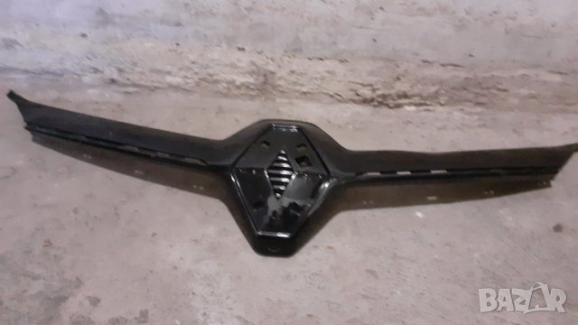 Предна решетка на Renault Clio V (19-22г.) със отвор за камера, снимка 5 - Аксесоари и консумативи - 35272567