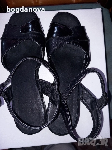 Летни елегантни черни сандали от естествена кожа с лак, 39 номер