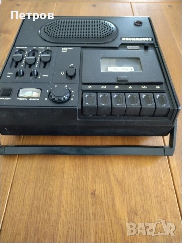 Продавам ретро портативен касетен магнетофон Весна 205-1 /Vesna 205-1 произвеждан в СССР, снимка 6 - Колекции - 54166610